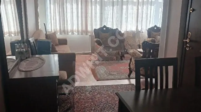 Feriköy evrenozzade sok elizyuma yakın 1 kat 130m2 3 oda 1 salon kapalı balkon.