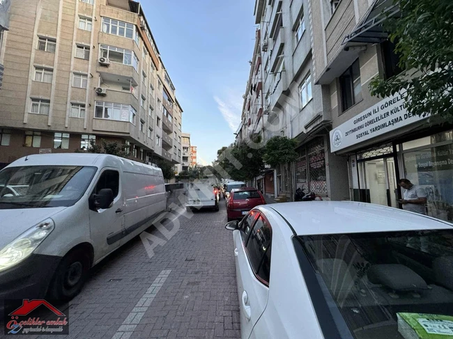 A two-story shop for rent in the Yeshil Tepe neighborhood of Zeytinburnu