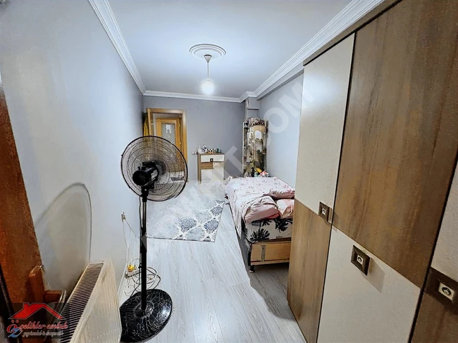 3+1 apartment with an area of 120 m² close to Veliefendi Bağ Mosque in Zeytinburnu, with an elevator, 6 years old