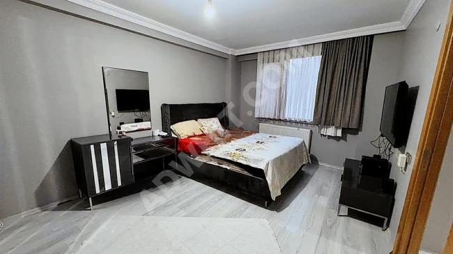 3+1 apartment with an area of 120 m² close to Veliefendi Bağ Mosque in Zeytinburnu, with an elevator, 6 years old