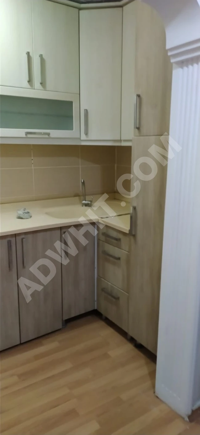 2+1 apartment urgently for sale in Barbaros neighborhood, level entrance