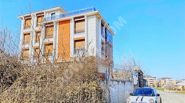 Independent residential and commercial building for sale in Mimar Sinan