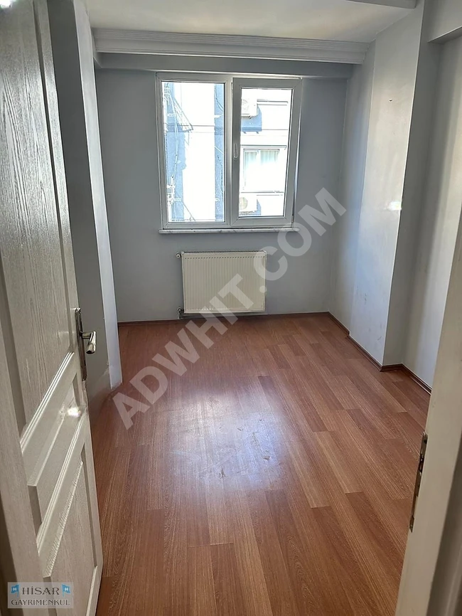 Apartment for rent only for employees on the third floor near HACI ÜVEYS Mosque, with a balcony