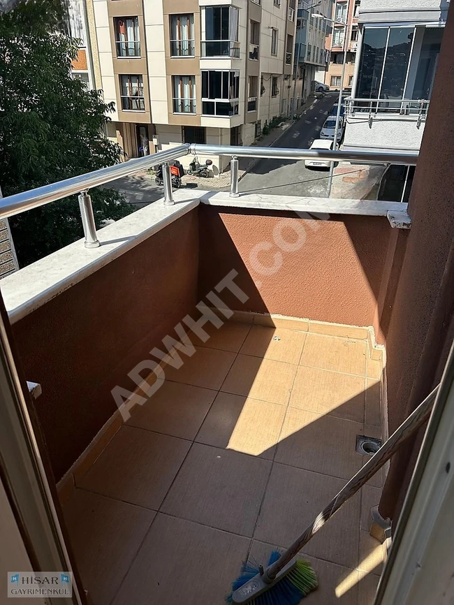 Apartment for rent only for employees on the third floor near HACI ÜVEYS Mosque, with a balcony