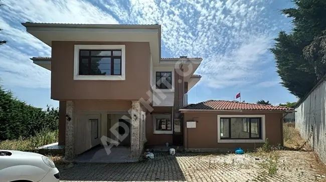 Sırtköy Bulvarı Hisar evleri Sitesinde 6+1 Triblex Havuzlu Deniz Manzaralı 300 m2 Villa