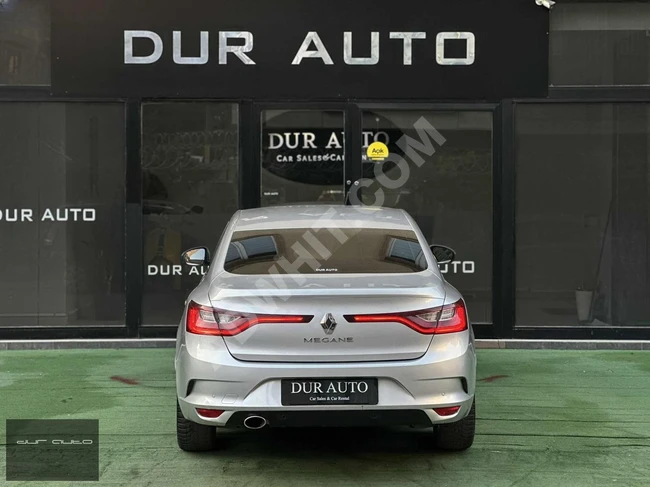 سيارة رينو ميغان IV 2019 طراز Touch باللون الرمادي الفضي مع 20% ضريبة القيمة المضافة -منDur Auto