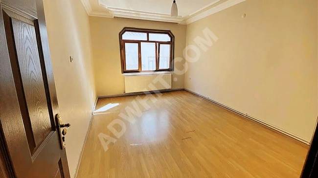 Şemsipaşa'da kiralık orta kat geniş 2+1 daire