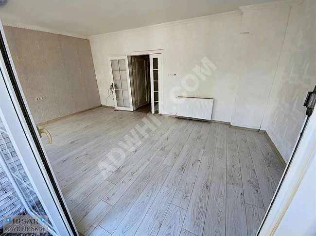 3+1 apartment for rent opposite Gaziosmanpaşa Medical Park Hospital, top floor with balcony