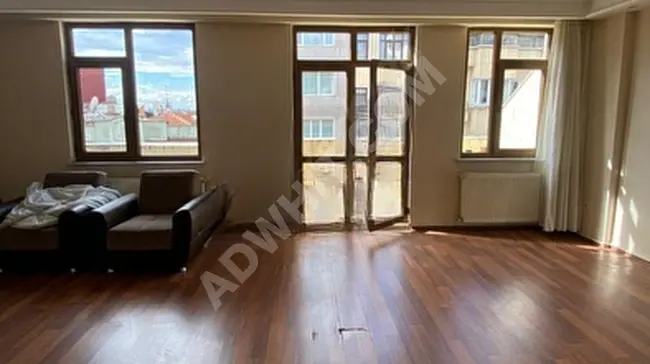 Duplex apartment 3+1 with an area of 180 square meters with a balcony, 7 minutes away from Osmanbey metro station in Şişli, on Kurtuluş Street