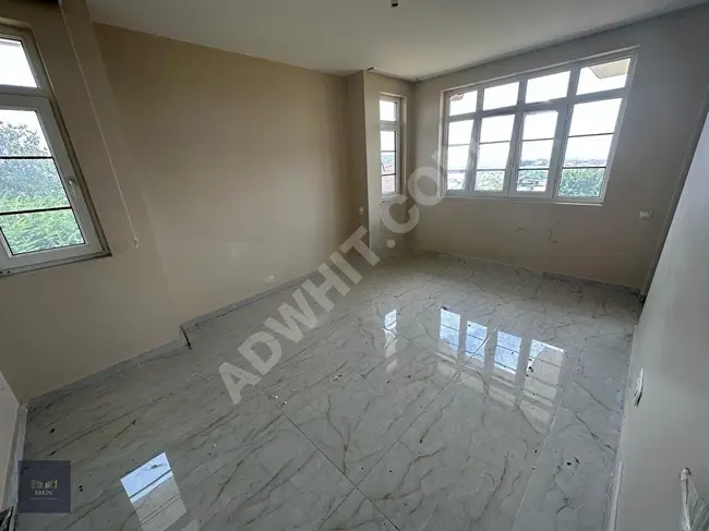 Sırtköy bulvarı Hisar evleri sitesinde 6+1 Triplex Havuzlu deniz manzaralı 300m2 villa