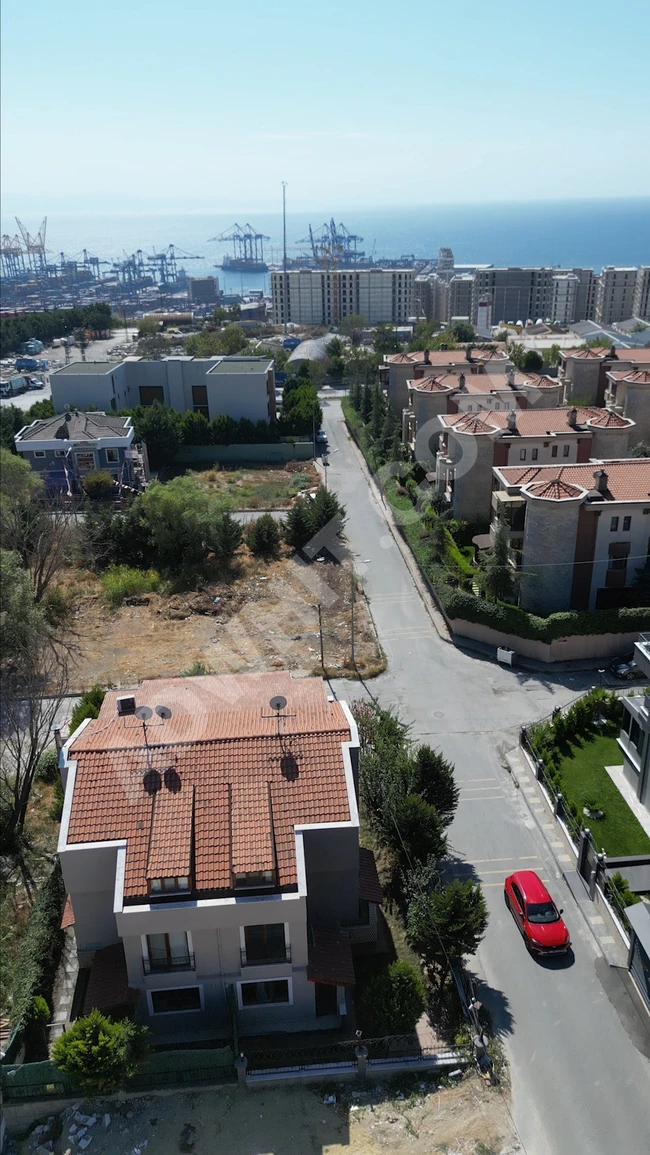 Twin villa in Istanbul next to the marina in Beylikdüzü!