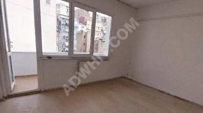 Beyoglu Ömer Hayyam caddesi üzerinde Balkonlu Aydinlik  2+1 kiralık Daire