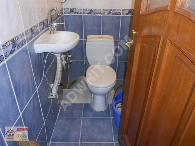 Apartment for rent in Bayrampaşa, Altıntepsi neighborhood, with an area of 90 square meters, 2+1, with central heating system and closed balcony, 15 years old