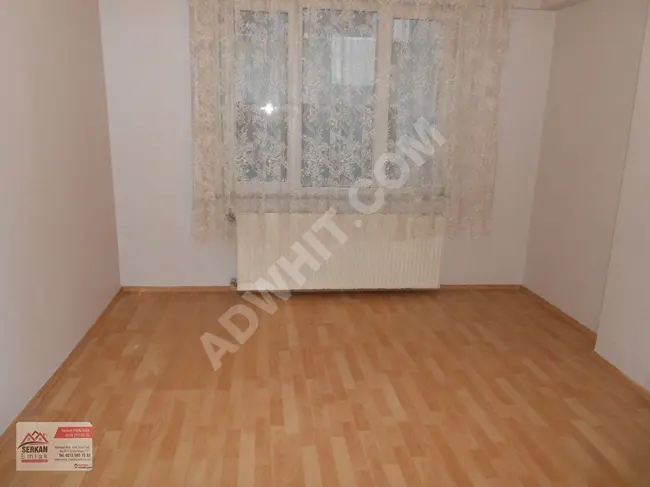 Apartment for rent in Bayrampaşa, Altıntepsi neighborhood, with an area of 90 square meters, 2+1, with central heating system and closed balcony, 15 years old