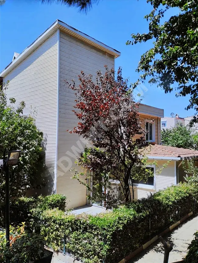 Triple-level villa for sale with a sea view in a residential complex in SİNANOBA