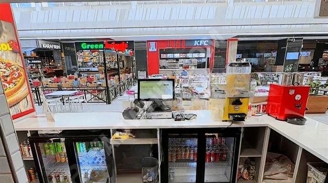 An active pizza salon inside a shopping center in the BEŞİKTAŞ area