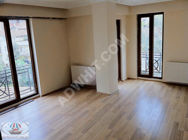 Front-facing 2+1, closed kitchen, southern exposure, area 85 m²