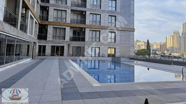 Large 1+1 apartment empty with balcony and terrace in Brand İstanbul