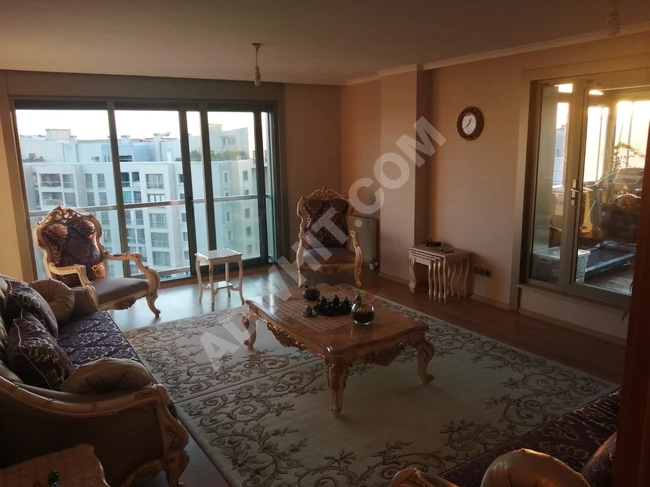 Spacious apartment 3+2 with an area of 300 m² in TOPKAPI MERKEZ EVLER