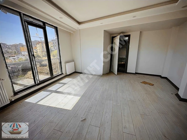 2+1 apartment with a view of HALİÇ and a closed parking lot