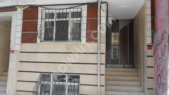 1+1 duplex apartment with a reverse layout and an area of 60 square meters, with a heating system, 13 years old, in the Bayrampaşa Terazidere neighborhood