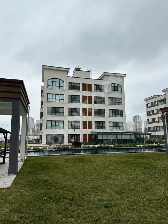 For sale, apartment with a garden 4+1, Bahcesehir, Emlak Konut