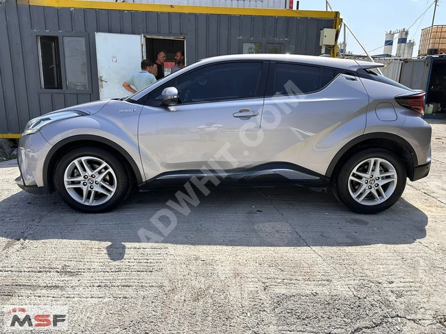 تويوتا C-HR 1.8 HYBRID FLAME E-CVT موديل 2020، مسافة 85,000 كم، تعمل بشكل جيد.