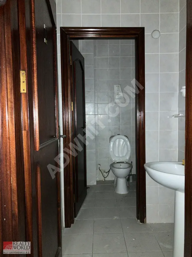 Office/Shop for rent with an area of 150 square meters on the main street in KAĞITHANE