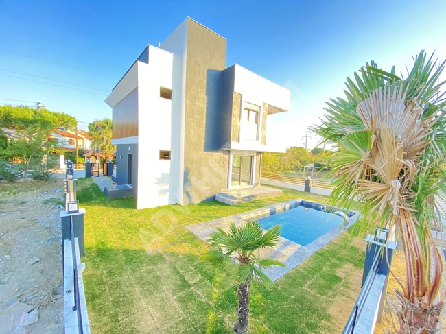 Detached villa 4+1 with a swimming pool, full sea view for sale in Sığacık