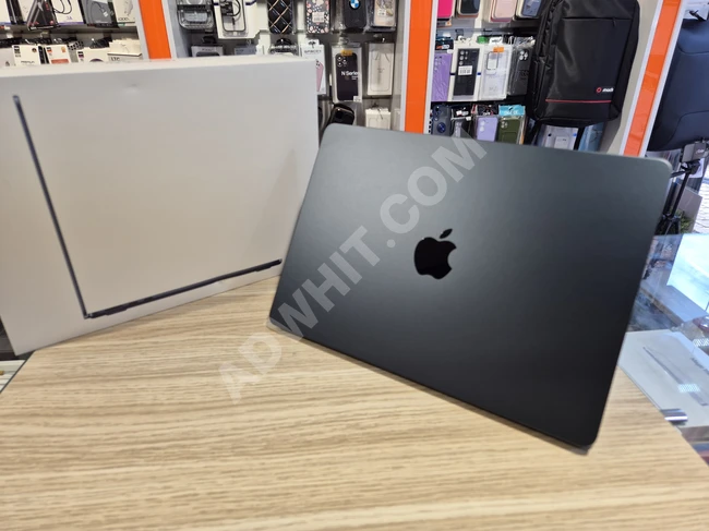 MACBOOK AIR A2681