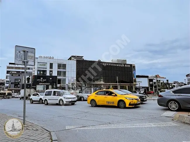 Shops for sale with an area of 185 square meters "inside the corridor" in the MERTER center