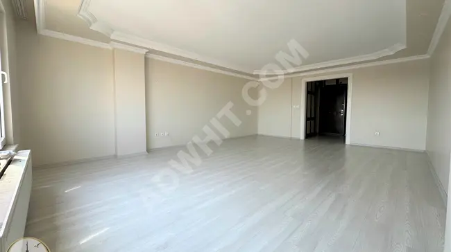 Spacious 3+1 apartment with sea view on the eighth floor in Akevler complex