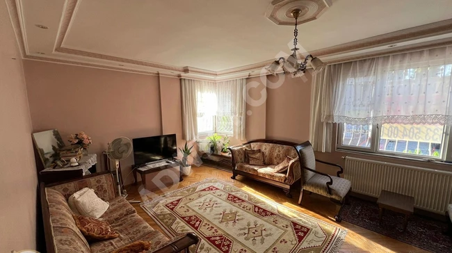 3+1 apartment for sale in Bahçelievler Merkez, 24-year-old building with closed parking"