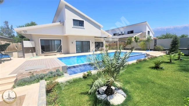 İstanbul House is a luxury villa with an area of 600 square meters, featuring a swimming pool and a garden in Seydikemer