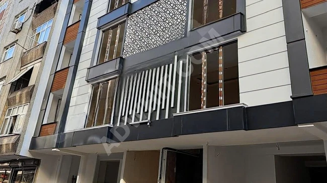 Shop with a 25 square meter flat entrance in GÜNGÖREN, İSTANBUL HOUSE