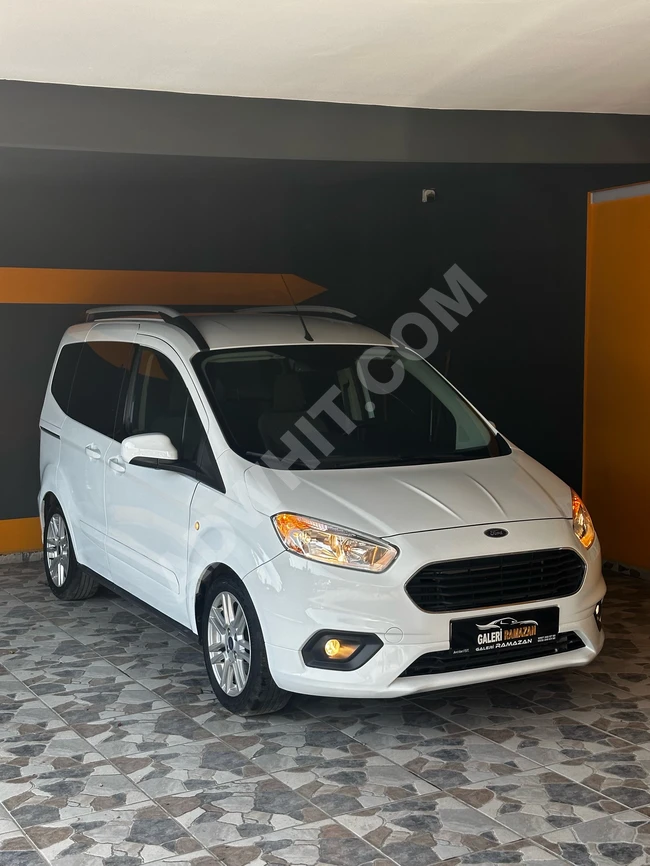 Ford Courier 2022 model, Titanium package, 30,000 km!