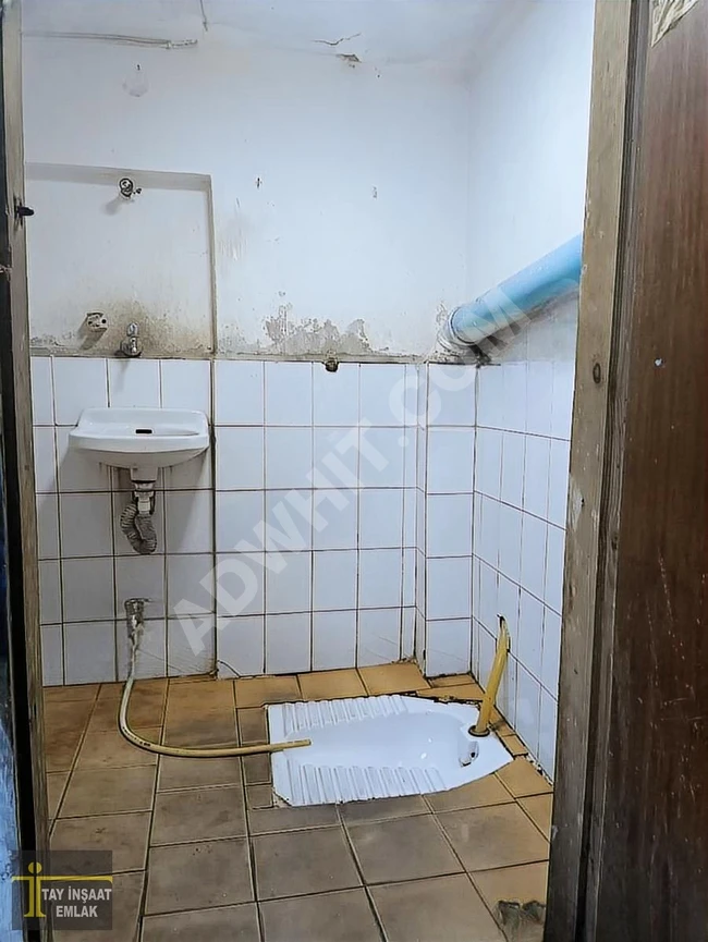 BAKIRKÖY OSMANİYEDE 185M² SATILIK DÜKKAN