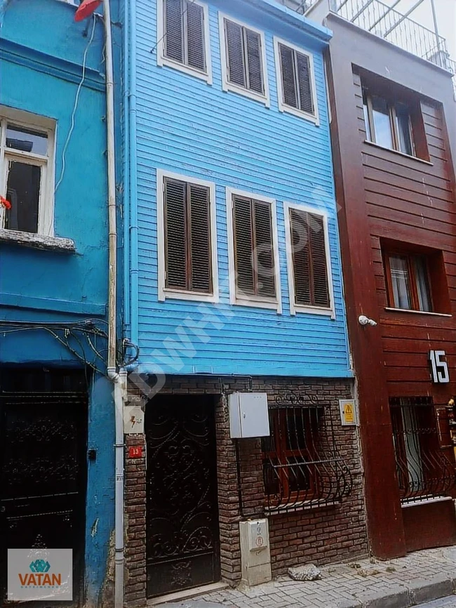 BALAT MERKEZ DE KOMPLE 3 KAT KİRALIK BİNA TİCARİ VERİLMEZ