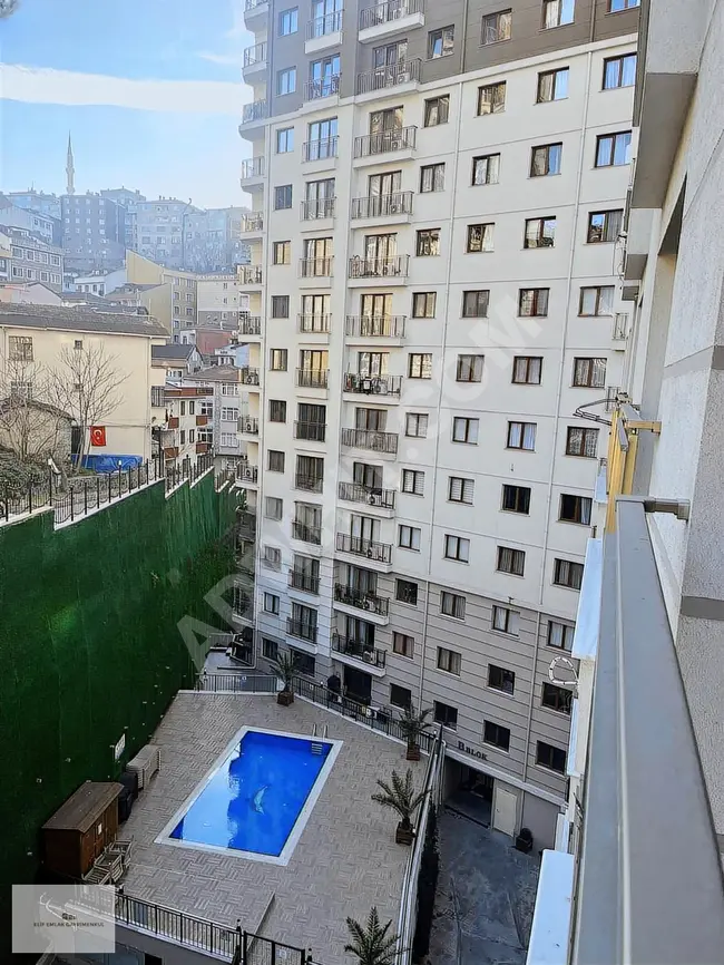 Empty apartment in the MARİ 4401 RESIDENCE complex with a pool