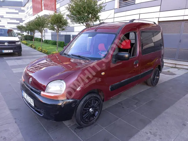 Minivan for sale Renault Kango model 2002 with a license and air conditioning