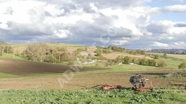 ARNAVUTKÖY ÇİLİNGİRKÖY DE TEPE KONUMDA ARSA