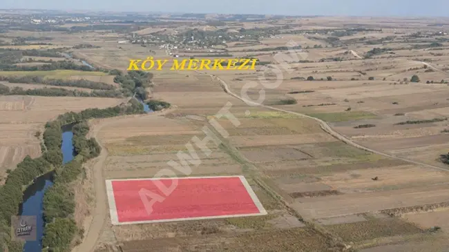 A plot of land with an area of 243 m² in an elevated location near the village in Uzunköprü Muhacırkadı