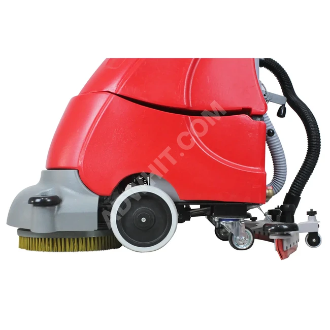 Battery-powered floor cleaning machine