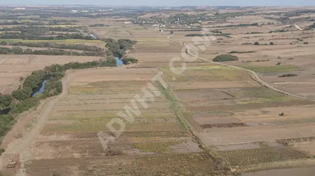 A plot of land with an area of 243 m² in an elevated location near the village in Uzunköprü Muhacırkadı