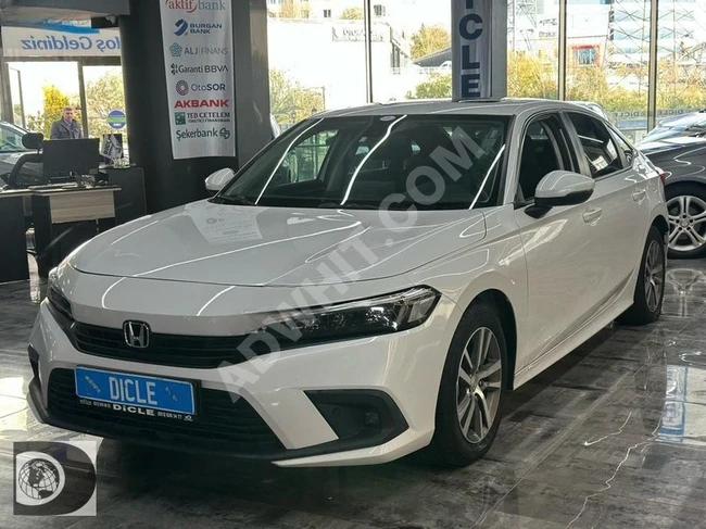 From DİCLE OTO: Honda Civic model 2021 with sunroof, rear camera, heated seats, and loan options