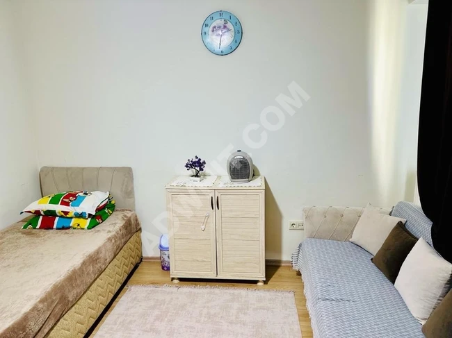 Kısa süreli kiralık üç odalı daire.