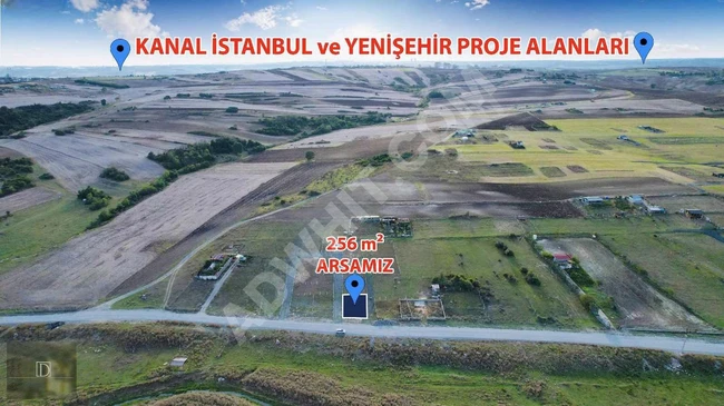 ARNAVUTKÖY HARAÇÇIDA CADDEYE CEPHE ÇAPLI ÇEVRİLİ 256m2 ARSA