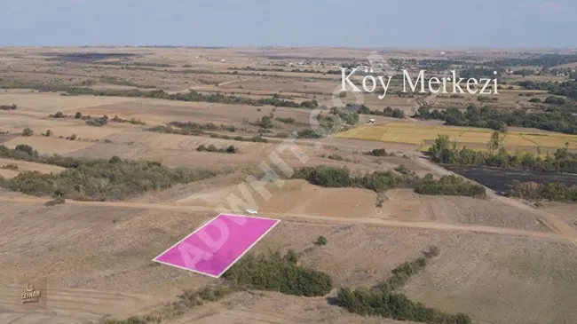 Land with an area of 862 square meters in the village of Muhacırkadı in Uzunköprü, close to the main road, located on an elevated site