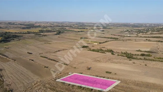 A plot of land with an area of 628 m² located on a high site near the village in Uzunköprü Muhacırkadı