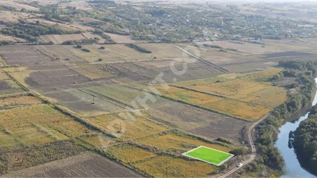 In the village Uzunköprü Muhacırkadı, a plot of land measuring 181 m² in an elevated location and close to the village